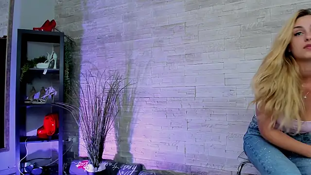 Ivorym00n live XXX chat