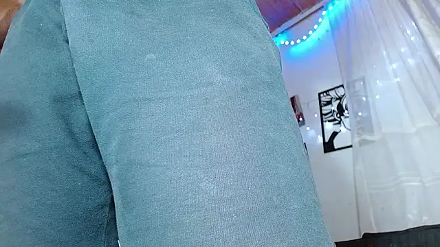 angel_bonbom Adlı Modelin Canlı XXX Sohbeti