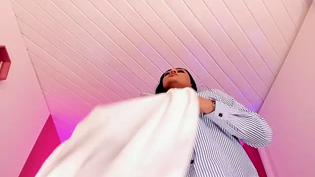 Inndrahot's Live XXX Chat