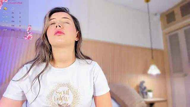 MiaBrokss_'s Webcam Show