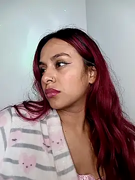 Emiily_Bills Adlı Modelin Canlı XXX Sohbeti