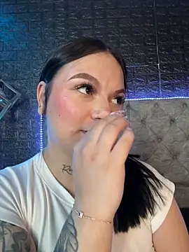 Megaan__More Adlı Modelin Canlı XXX Sohbeti