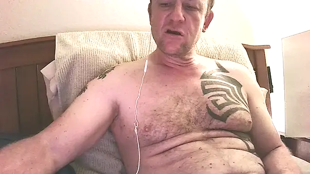 Yournaughty: онлайн-секс-чат