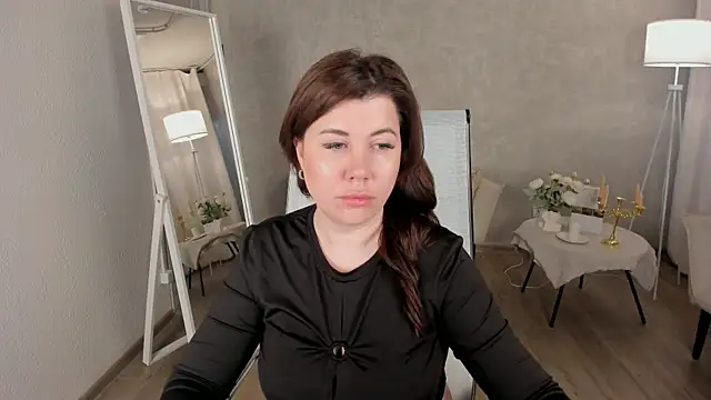 TheaCassian Adlı Modelin Canlı XXX Sohbeti