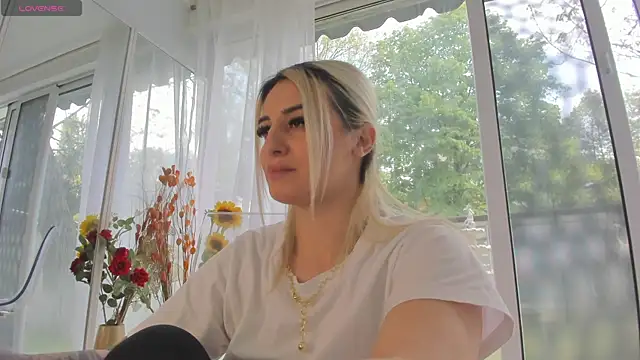 Ella_Vee Adlı Modelin Canlı XXX Sohbeti