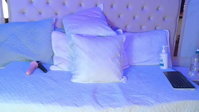 Emaa2_sm's Live XXX Chat