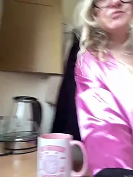 SuzieSub webkamerás műsora