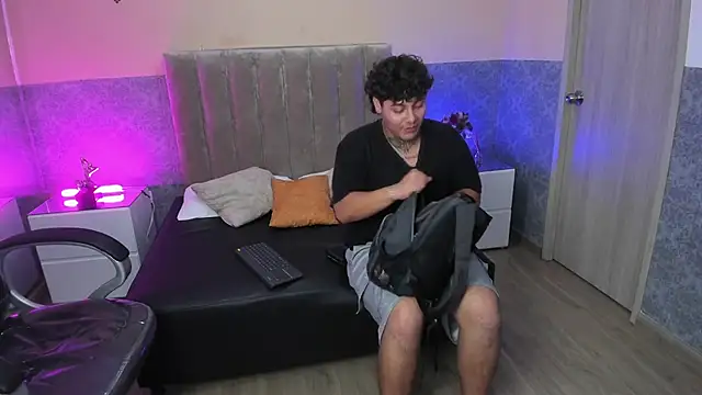 Show modela DAMON_SALVATTORE na web-kameri