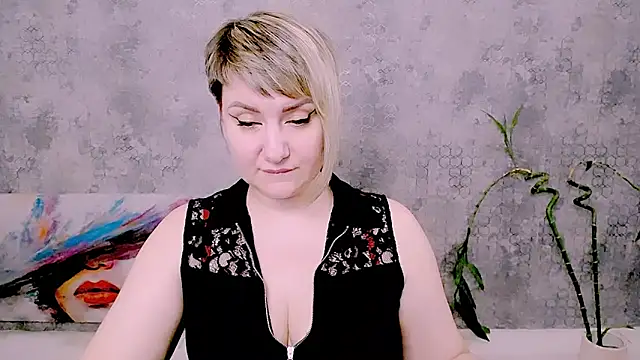 Djullia élő XXX-chatje