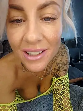 DeliciousDeeX: вебкам-шоу