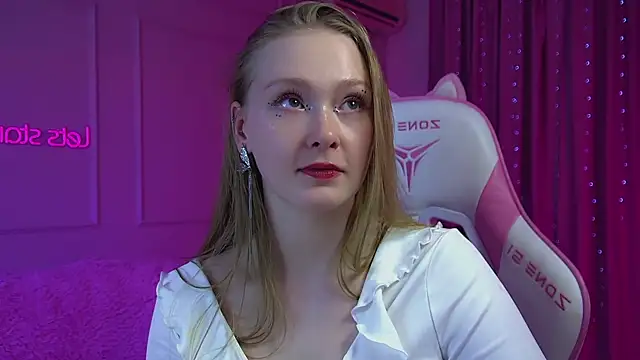 AgataFoxley Adlı Modelin Canlı XXX Sohbeti