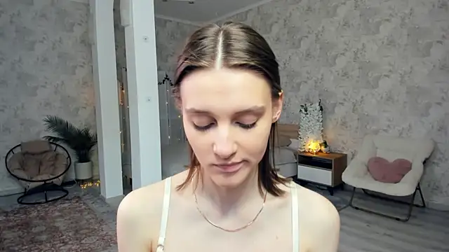 LianneBynon Show in webcam