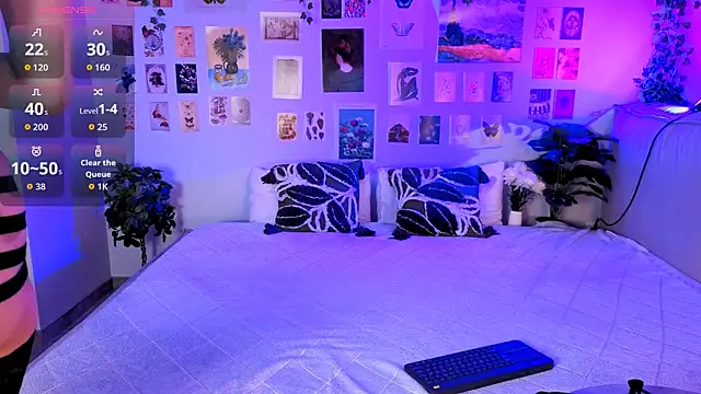 MiaBecky: διαδικτυακό σόου στην κάμερα