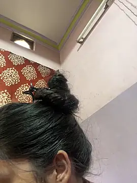 Sandhya_77's Live XXX Chat