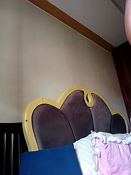 Thickskinnie live XXX chat