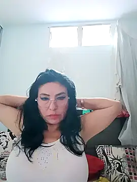 katysquirtdirty élő XXX-chatje