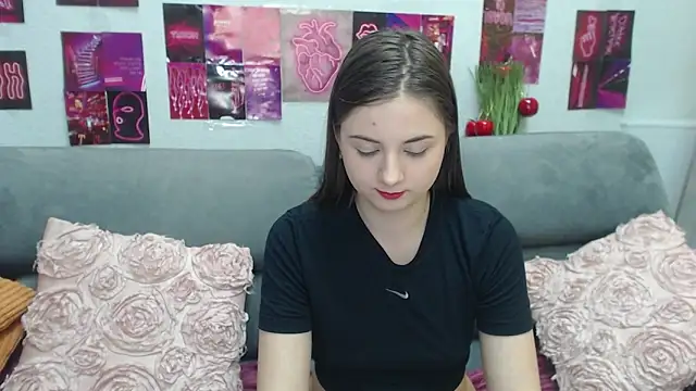 MilanaRoza 即時 XXX 聊天