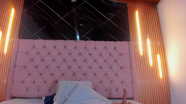 AinaPink Adlı Modelin Canlı XXX Sohbeti