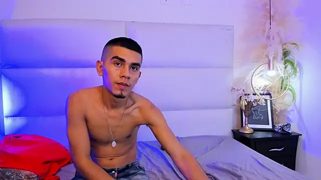 Show modela your_d0ll1 na web-kameri