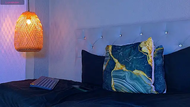 Show modela Thaiel_Fosteer na web-kameri