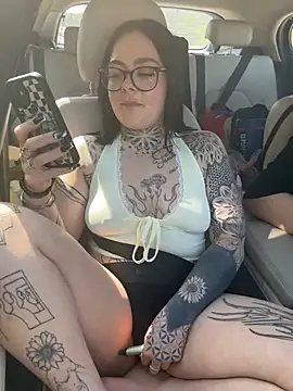 Pokazy przed kamerką – emmifly