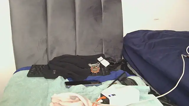 sluttylaura21's Webcam Show