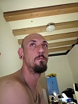 Ninfo920817: διαδικτυακό σόου στην κάμερα