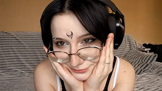 HighLense live XXX chat