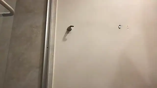 Show modela BigGuyMuscle na web-kameri