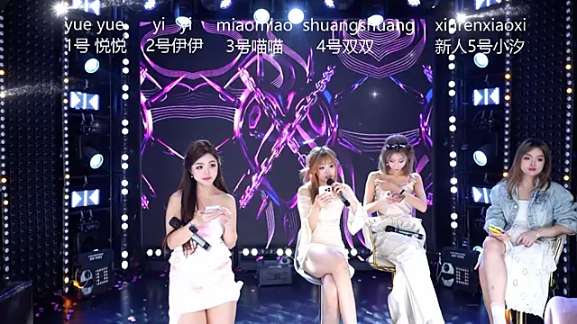 Pertunjukan Kamera Web cdyyds003