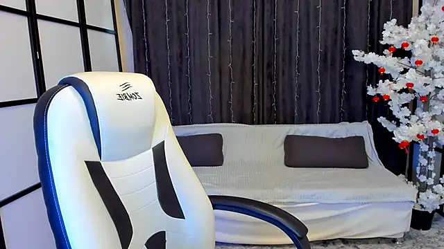 Madison_dolly Show in webcam