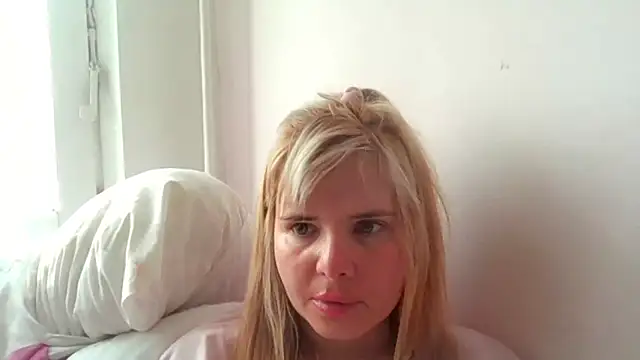 Chat +18 de HornyElena ao vivo