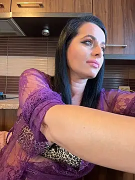 Hotmomcheckk_ Adlı Modelin Canlı XXX Sohbeti