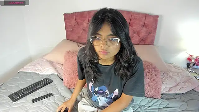 luna_velveth's Live XXX Chat