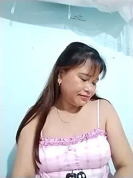 Moubie1 Adlı Modelin Canlı XXX Sohbeti