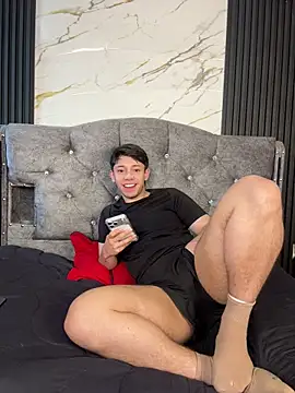 Noah-ledom 即時 XXX 聊天