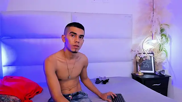 your_d0ll1 Show in webcam