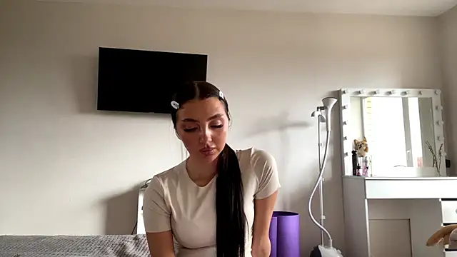 AlvinaMair Chat XXX in diretta