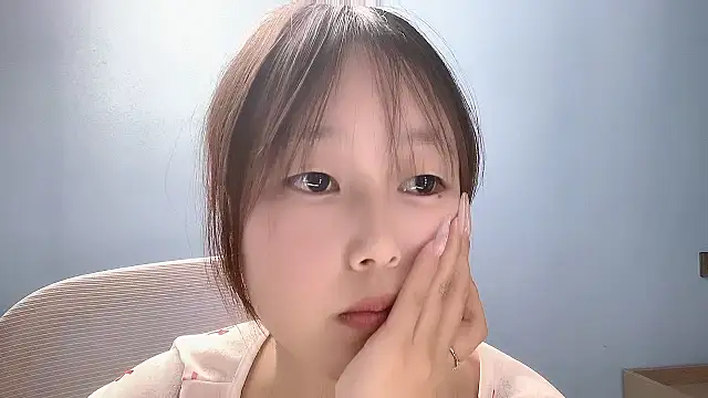 Xiaoqing00 Adlı Modelin Canlı XXX Sohbeti