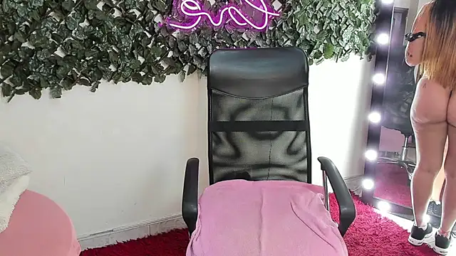 DestinyHills Adlı Modelin Canlı XXX Sohbeti