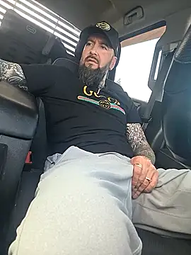 XXX chat uživo modela Beardedtattood