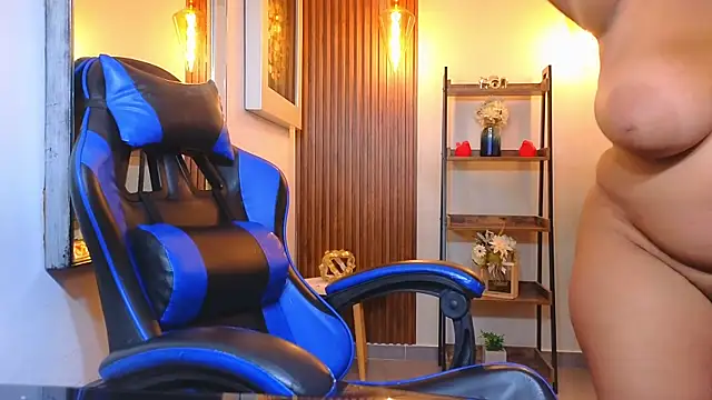 Kenya--Buhle 现场XXX聊天