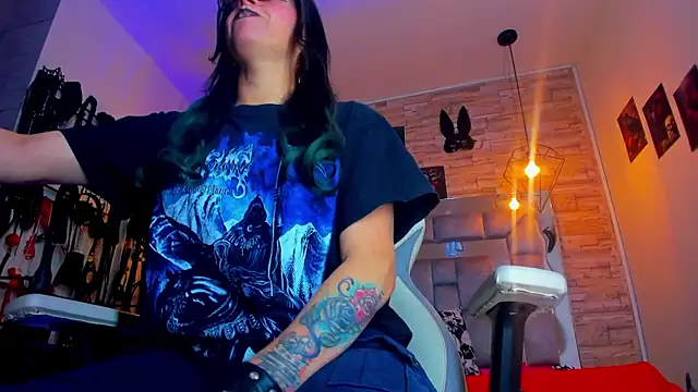 Chatroom XXX en direct de Evangelinejoness_