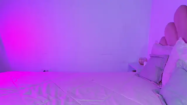 MiaColucci18: онлайн-секс-чат