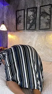 Show de AranzalatinBlaks1 na webcam