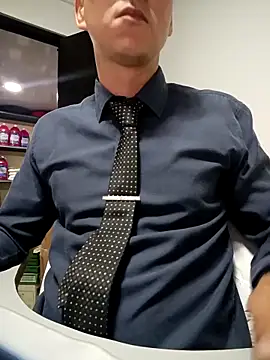 MrSecretSuit webcam show