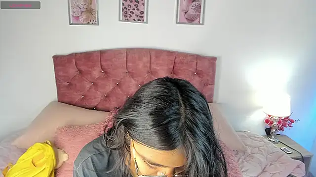 luna_velveth's Live XXX Chat