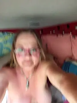 Hot-Muci 现场XXX聊天