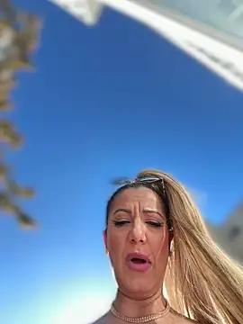 Živý XXX chat adya-aly