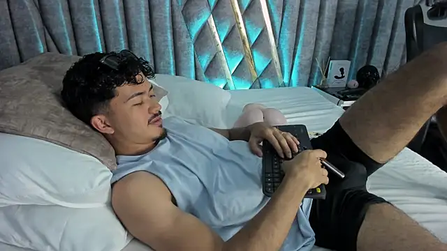 NicolaiKarav ওয়েবক্যাম শো